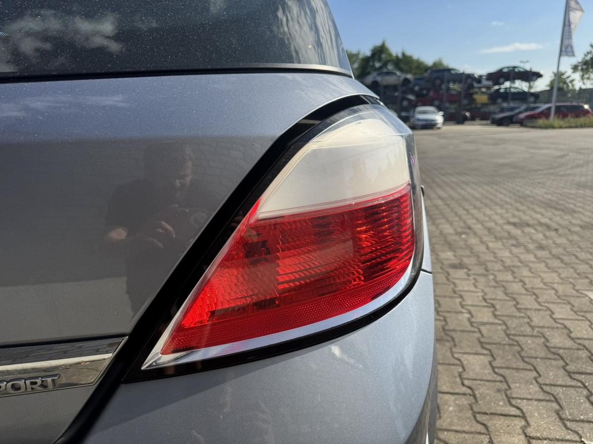 Opel Astra H original R&uuml;cklicht R&uuml;ckleuchte rechts Flie&szlig;heck Bj.2006